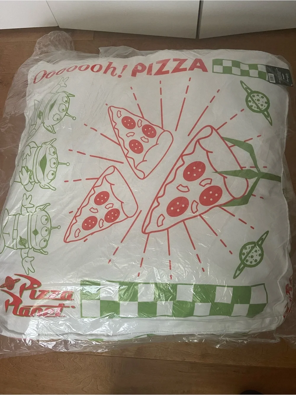 Oooooh! Pizza pet bed - Red & Green Print